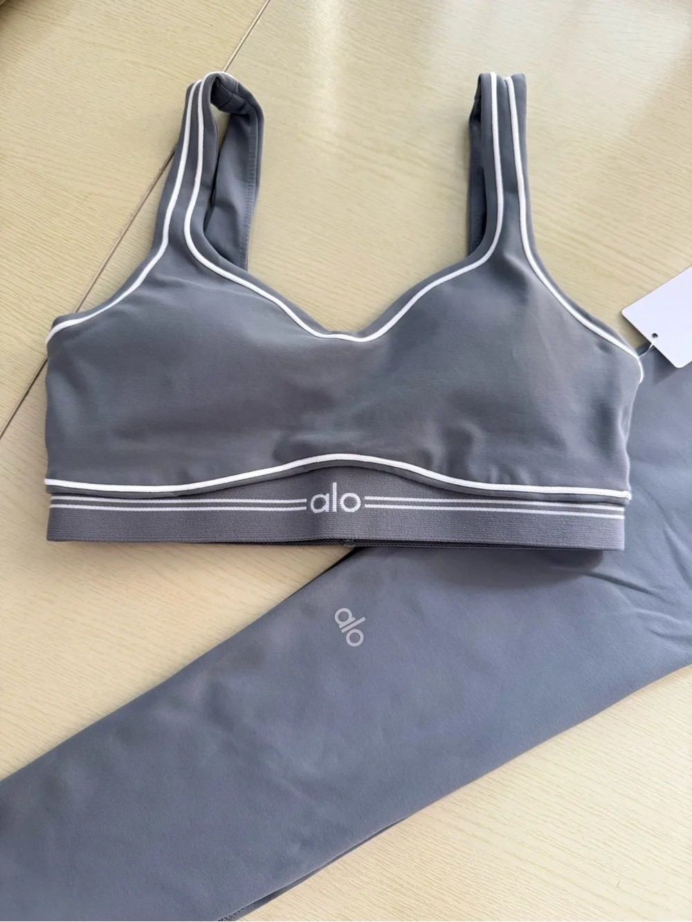 ALO Yoga Gray Sports Bra and Leggings Set with White Piping